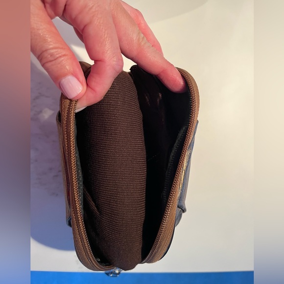 NWT lovely brown wrap with ruffled edges.  Great carrying case. Made by rolla. - Picture 8 of 12